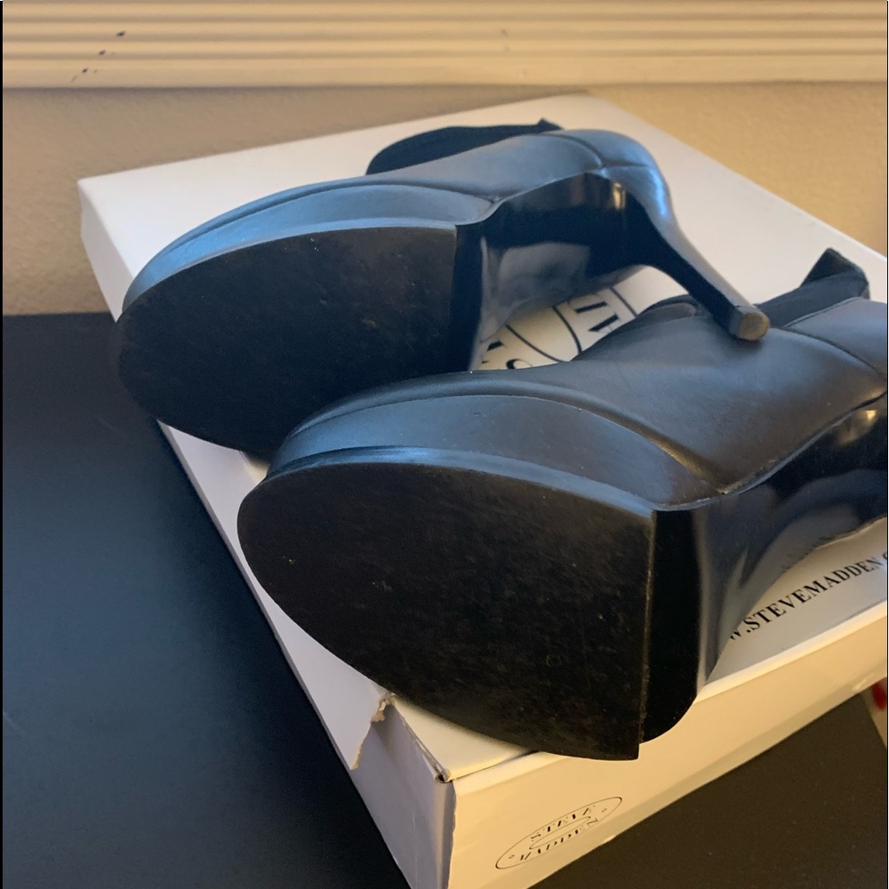 Steve Madden Booties Size 8 - image 4